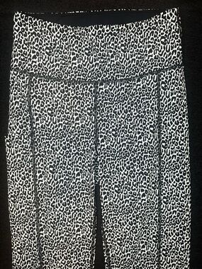 Lilly Pulitzer Luxletic Weekender High Rise Leggings NWOT Small 24” Leopard